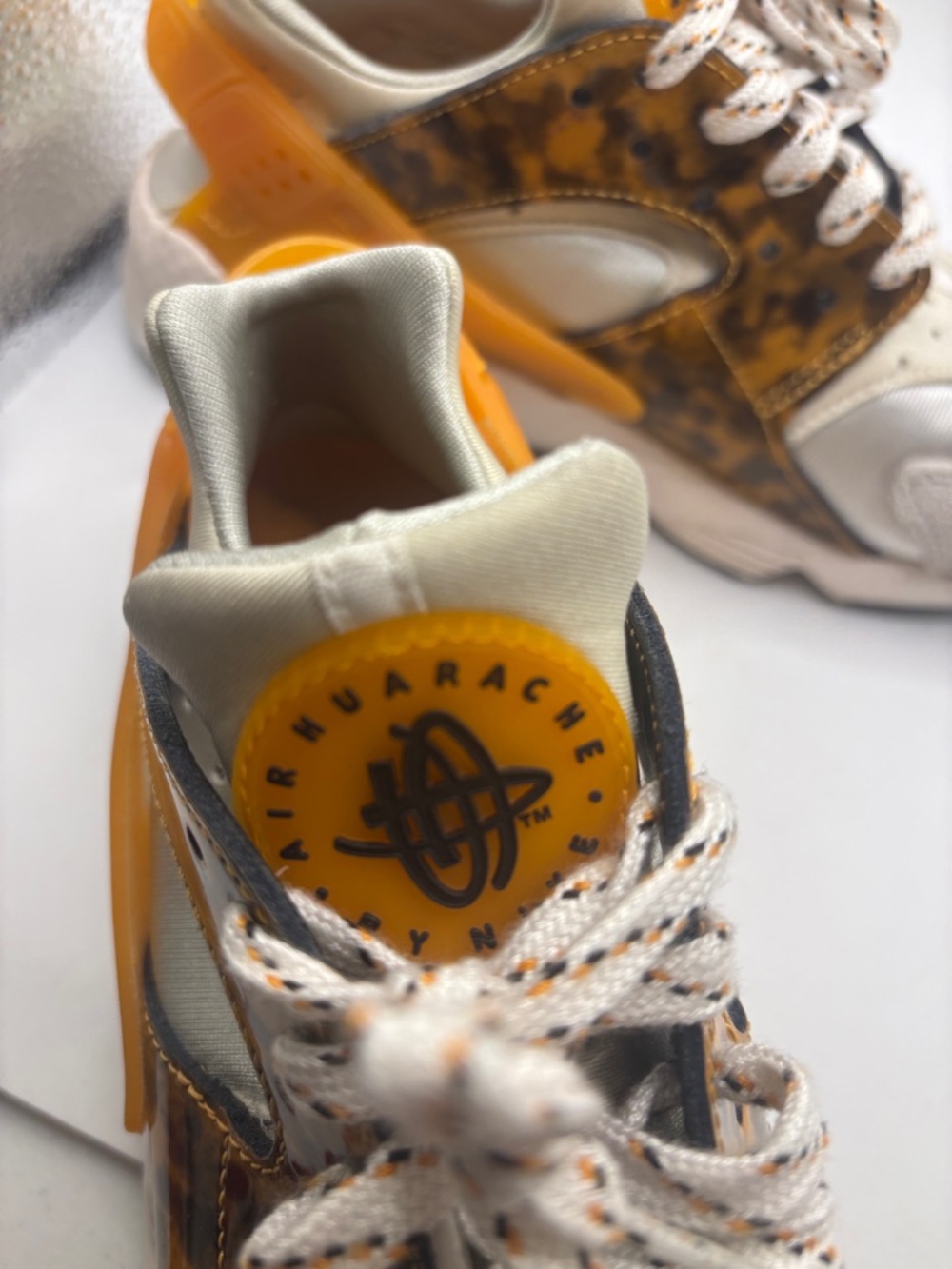 Nike Air Huarache Tortoiseshell sneakers SZ 9.5M model DQ9317-001 Suede neoprene - Picture 7 of 12